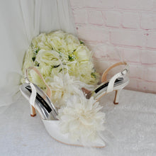 Load image into Gallery viewer, Ivory Satin Bridal Set: Heels, Clutch, Fascinator - Wedding Guest
