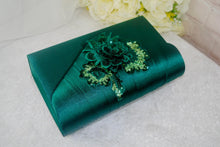 Load image into Gallery viewer, Emerald Green Satin Bridal Set: Handmade Heels, Clutch, Fascinator
