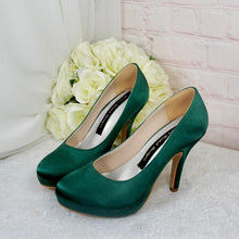 Load image into Gallery viewer, Emerald Green Satin Round Toe Heels - UK3 - Ready to Dispatch
