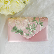 Load image into Gallery viewer, Ivory &amp; Pink Fascinator Hat and Clutch Bag Set: Floral Embroidered Bridal Hatinator
