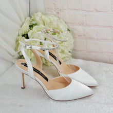 Load image into Gallery viewer, Ivory Satin Bridal Set: Slingback Heels, Clutch Bag, Sinamay Fascinator

