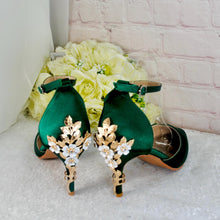 Load image into Gallery viewer, Emerald Green Satin Heel, Clutch, Fascinator Set, Wedding Guest Outfit

