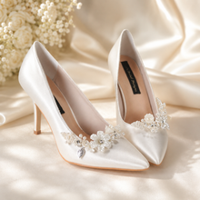 Load image into Gallery viewer, 3D Floral Bridal Shoe Clips – Pearl  Crystal Wedding Shoe Decorations
