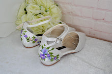 Load image into Gallery viewer, Ivory Bridal Sandals – Handmade Satin Flat Wedding Shoes With Floral Embroidery UK9/US11
