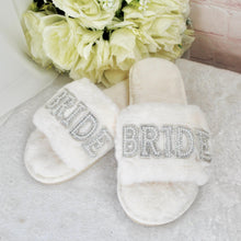 Load image into Gallery viewer, Personalised Bride to Be Gift Set: Pearl Detail Bridal Shower Gifts
