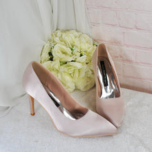 Load image into Gallery viewer, Nude Satin Bridal Set: Handmade Heels, Clutch Bag, Fascinator
