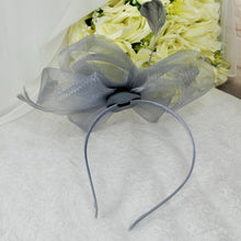 Load image into Gallery viewer, Silver Grey Fascinator and Clutch Bag Set: Handmade Satin Wedding Outfit
