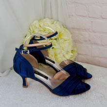 Load image into Gallery viewer, Navy Blue Satin Bridal Set: Heels, Clutch Bag &amp; Fascinator
