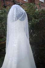 Load image into Gallery viewer, White Luxury Beaded Bridal Veil Unique Sequin Veil with Comb - 90cm
