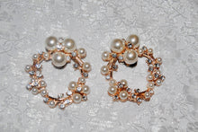 Load image into Gallery viewer, Gold Pearl &amp; Crystal Bridal Shoe Clips – Wedding Shoe Jewellery

