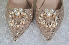 Load image into Gallery viewer, Gold Pearl &amp; Crystal Bridal Shoe Clips – Wedding Shoe Jewellery
