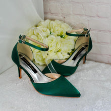 Load image into Gallery viewer, Emerald Green Satin Bridal Set: Handmade Heels, Clutch &amp; Fascinator
