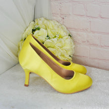 Load image into Gallery viewer, Yellow Satin Bridal Set: Shoes, Clutch Bag &amp; Sinamay Fascinator Hat
