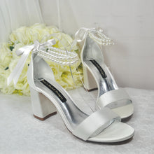 Load image into Gallery viewer, Double Pearl Ankle Straps, Wedding Shoes Accessories, Bridal Shoes Straps, Bridesmaids Accessories

