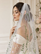 Load image into Gallery viewer, Secret Garden wildflower veil - 150cm Waltz Length
