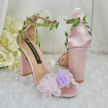 Load image into Gallery viewer, Pink 3D Flower Block Heels
