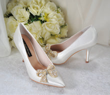 Load image into Gallery viewer, Satin Shoes with Pearl Bow Shoe Clip
