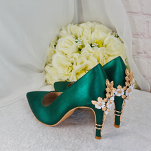 Load image into Gallery viewer, Emerald Green Floral Court Shoes - UK5 - Ready to Dispatch
