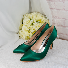 Load image into Gallery viewer, Emerald Green Floral Court Shoes - UK5 - Ready to Dispatch

