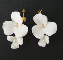 Load image into Gallery viewer, Porcelain &amp; Pearl Earrings
