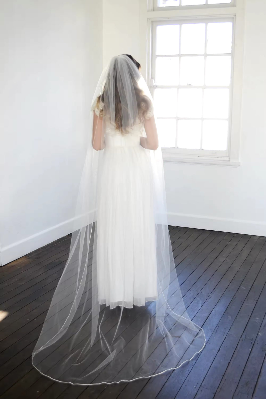 Single Tier Edged Veil