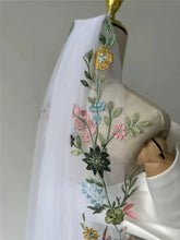 Load image into Gallery viewer, Bridal Veil with Embroidered Flowers and attached comb
