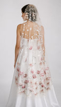 Load image into Gallery viewer, Lotus Flower Floral Veil, Wedding Veil with Pink Lotus Flowers
