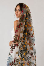 Load image into Gallery viewer, Embroidered Flower Floral Veil, Beautiful Wedding Veil with Embroidery
