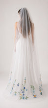 Load image into Gallery viewer, Floral Embroidered Edge Bridal Veil
