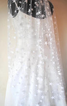 Load image into Gallery viewer, Light Ivory Celestial Star Wedding Veil – 100 cm – Sale
