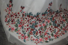 Load image into Gallery viewer, Red &amp; Pink Floral Embroidered Wedding Veil – White Tulle, 200 cm – Sale
