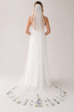 Load image into Gallery viewer, Floral Embroidered Edge Bridal Veil
