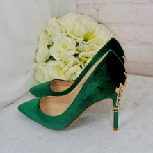 Load image into Gallery viewer, Green Velvet Pointed Toe Court Shoes - UK4 - Ready to Dispatch
