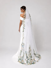 Load image into Gallery viewer, Bridal Veil with Embroidered Flowers and attached comb
