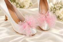 Load image into Gallery viewer, Pearl Tulle Bow Shoe Clips – Removable Bridal Shoe Bows
