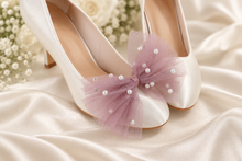 Load image into Gallery viewer, Pearl Tulle Bow Shoe Clips – Removable Bridal Shoe Bows

