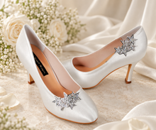 Load image into Gallery viewer, Crystal Star Shoe Clips – Silver or Rose Gold Celestial Bridal Shoe Decorations
