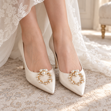 Load image into Gallery viewer, Gold Pearl &amp; Crystal Bridal Shoe Clips – Wedding Shoe Jewellery
