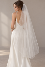 Load image into Gallery viewer, Ivory Clear Crystal Edge Bridal Veil – 150cm – Sale
