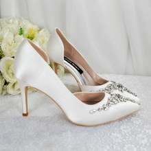 Load image into Gallery viewer, Ivory Pointed Toe Bridal Shoes - UK4 - Ready to Dispatch
