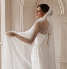 Load image into Gallery viewer, Pleated Wedding Veil with Comb – Simple One-Layer Bridal Veil
