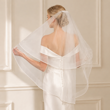 Load image into Gallery viewer, Horsehair wedding veil with comb, 2 Tier
