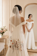 Load image into Gallery viewer, Secret Garden – Finger Tip Embroidered Edge Veil – 100cm
