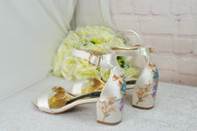 Load image into Gallery viewer, Ivory Block Heel Bridal Sandals, Low heels, Embroidered Wedding Shoes for Bride
