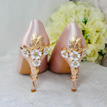 Load image into Gallery viewer, Blush Pink Satin Bridal Set: Handmade Heels, Clutch &amp; Fascinator
