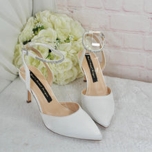 Load image into Gallery viewer, Ivory Satin Bridal Set: Slingback Heels, Clutch Bag, Sinamay Fascinator
