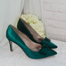 Load image into Gallery viewer, Handmade Emerald Green Satin Bridal Set: Heels, Clutch &amp; Fascinator
