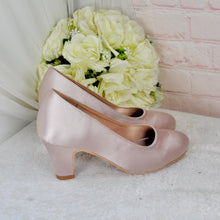Load image into Gallery viewer, Nude Satin Bridal Set: Block Heel Shoes, Clutch Bag &amp; Sinamay Fascinator
