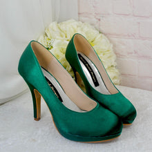 Load image into Gallery viewer, Emerald Green Satin Round Toe Heels - UK3 - Ready to Dispatch
