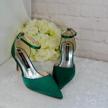 Load image into Gallery viewer, Emerald Green Satin Bridal Set: Handmade Heels, Clutch &amp; Fascinator
